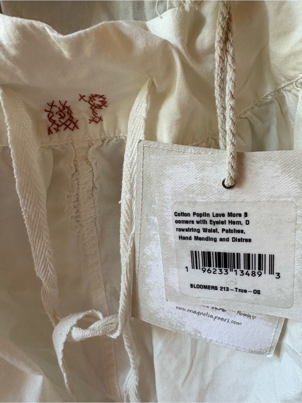 Magnolia Pearl Cream Lace-Hem Cropped Capris - Picture 7 of 8
